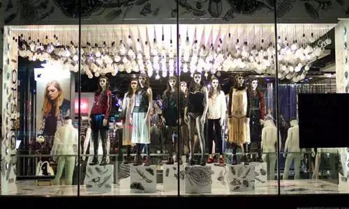 萬(wàn)圣節(jié)帶動(dòng)零售服裝消費(fèi) 美國(guó)鞋帽市場(chǎng)預(yù)計(jì)達(dá)33.5億美元