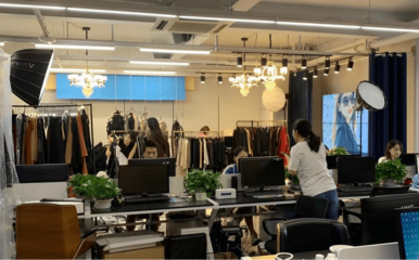 上海市通化商會(huì)走訪副會(huì)長(zhǎng)企業(yè)華芾服飾，共話鞋帽零售新機(jī)遇