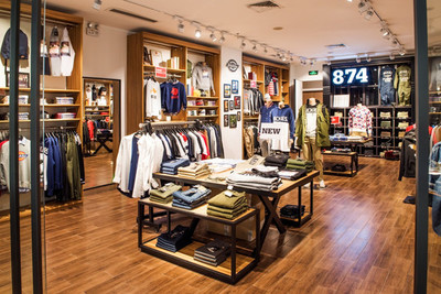 都市風(fēng)尚坐標(biāo) 高檔商場(chǎng)中的服飾與鞋帽連鎖零售生態(tài)